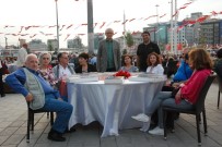 ÖZEL HAREKAT POLİSLERİ - Yunan Turizmciler Beyoğlu'nda Ramazan Atmosferini Yaşadı