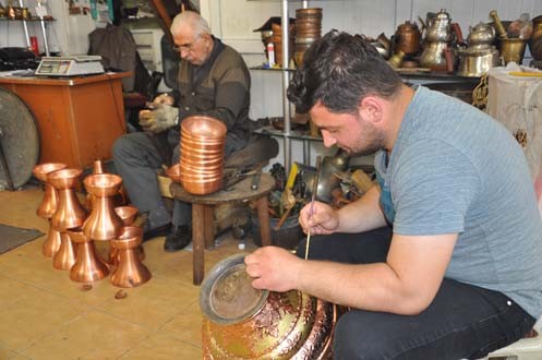 Üç kuşak bir arada bakırcılık yapıyor