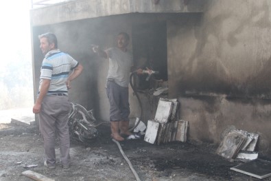Alanya'da Çıkan Orman Yangınında 5 Ev Kül Oldu