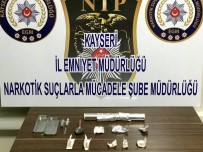 Anne Ve Oğlu Uyuşturucudan Gözaltına Alındı