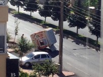 BEDİÜZZAMAN - Kahramanmaraş'ta Şiddetli Poyraz Ekmek Büfesini Uçurdu