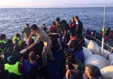 Kuşadası Körfezi'nde 61 Kaçak Göçmen Yakalandı