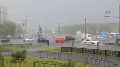 Moskova'da Fırtına Açıklaması 2 Ölü, 30 Yaralı