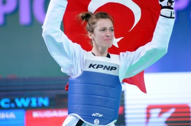 Mustafa Kalaycı'dan Dünya Şampiyonuna Tebrik