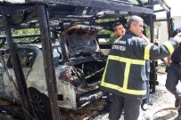 SAKARYA CADDESİ - Alev Alan Park Halindeki Otomobil Kül Oldu