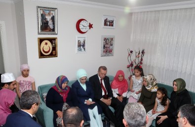 Cumhurbaşkanı Erdoğan'dan Şehit Ailelerine Ziyaret
