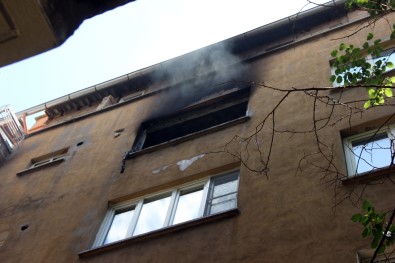 Patlama Ve Yangın Açıklaması 13 Kişi Hastaneye Kaldırıldı