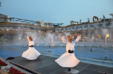 Semazenlerin Su, Ateş Ve Işık Eşliğindeki Gösterisi