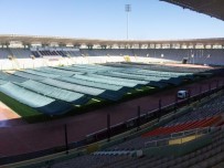 ŞANLıURFASPOR - Stadın Çimleri Sıcağa Karşı Korumaya Alındı