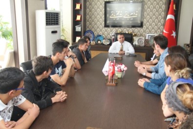 Stajyer Öğrencilerden Başkan Aksoy'a Ziyaret