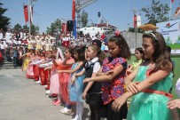 DUYMA ENGELLİ - Atık Poşetlerden Yapılan Kıyafet Defilesi Büyüledi