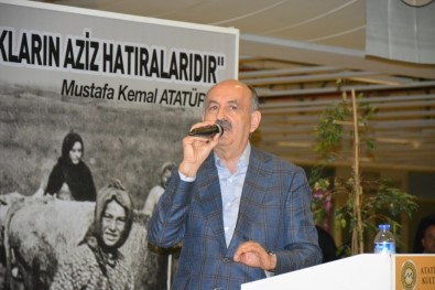 Bakan Müezzinoğlu'nun gözleri önünde kürsüye yığıldı