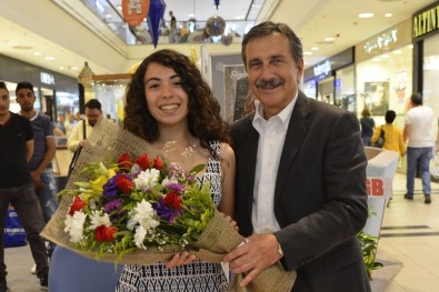Başkan Ataç'tan Genç Yazar Uysal'a Destek