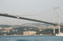 Beşiktaş Bayrağı 15 Temmuz Şehitler Köprüsü'ne Asıldı