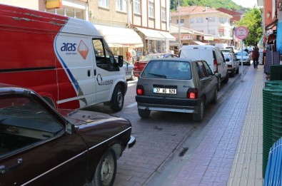 Bozkurt'ta İşyerlerinin Önüne Duba Koyan İşletmelere Trafik Cezası