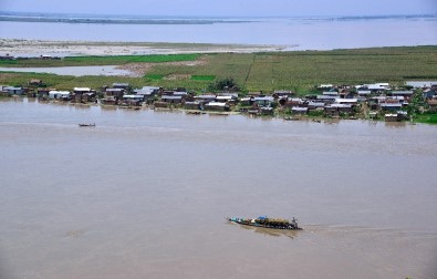 Hindistan'da Assam'ı Vuran Selden 13 Bin Kişi Etkilendi
