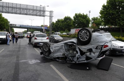 İstanbul'da Zincirleme Trafik Kazası Oldu, Trafik Durdu