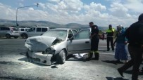 AKMESCIT - Kayseri'de Trafik Kazasında 6 Kişi Yaralandı