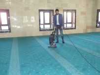 NANO - Malazgirt'te Cami Temizliği İçin Elektrik Süpürgesi