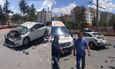 Talas'ta yürekleri ağızlara getiren kaza; halk otobüsünün freni patladı