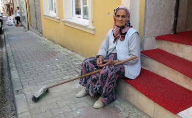 Türkiye'de 3 Milyon 100 Bin, Giresun'da İse 33 Bin 400 Kişi Yalnız Yaşıyor