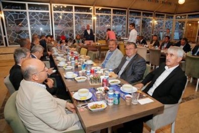 Başkan Duruay, Belediye Meclisi Üyeleriyle İftar Sofrasında Buluştu