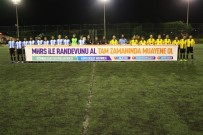 HASTANE RANDEVU SİSTEMİ - Futbolcular Sahaya MHRS Pankartı İle Çıktı