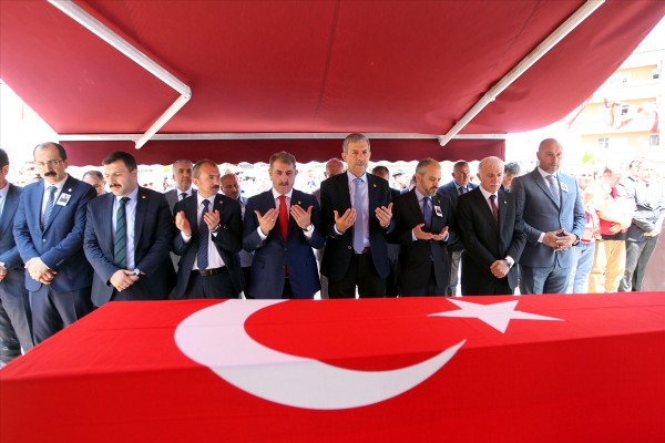 Binlerce Samsunlu şehidini uğurladı