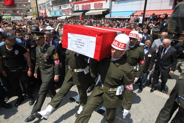 Binlerce Samsunlu şehidini uğurladı