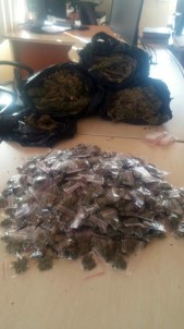 Adana'da Bir Evde 4 Kilo 450 Gram Esrar Ele Geçirildi