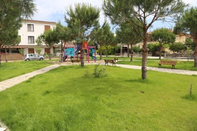 Burhaniye Belediyesi Öğretmenler Mahallesi'ne Yeni Bir Park Yaptı