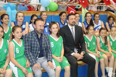 Hidayet Türkoğlu Çocuklara Basketbol Topu Dağıttı