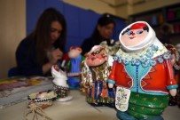 BEZ BEBEK - Oyuncak Bebeklerle Ev Ekonomisine Katkı Sağlıyorlar