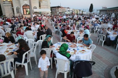 Ramazan Birlikteliği Mahalle İftarlarında Yaşanıyor