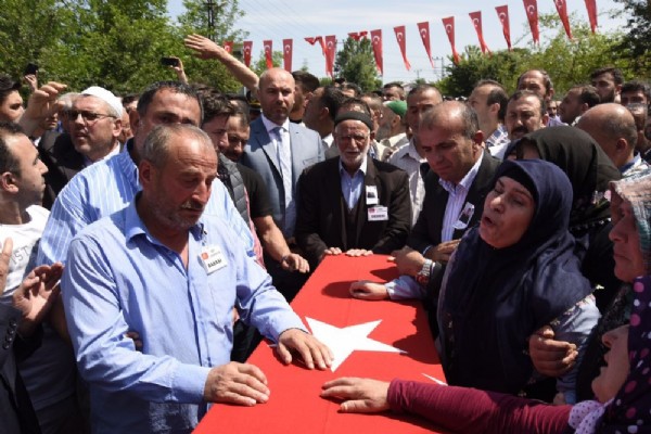 Binlerce Samsunlu şehidini uğurladı