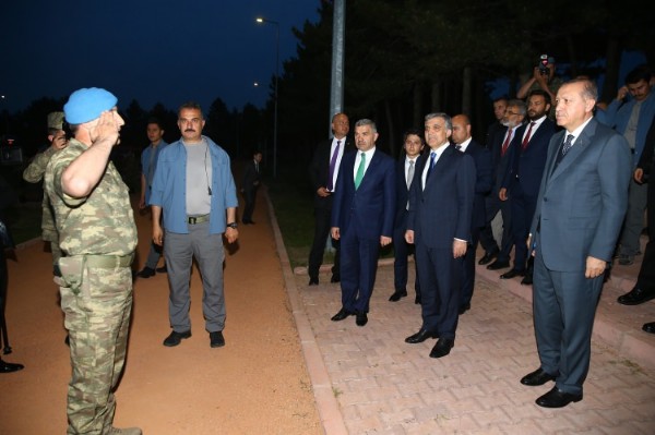 Cumhurbaşkanı Erdoğan İle Abdullah Gül birlikte iftar yaptı