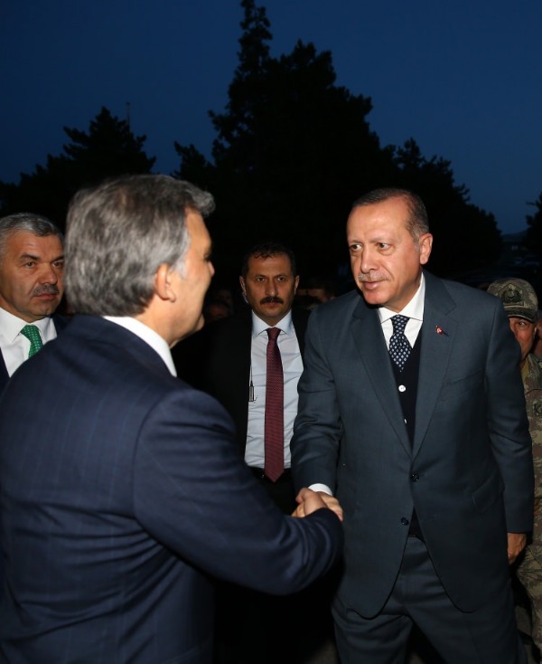 Cumhurbaşkanı Erdoğan İle Abdullah Gül birlikte iftar yaptı