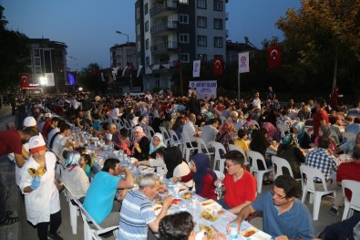 Büyükşehir'den 2 Mahallede 4 Bin Kişiye İftar