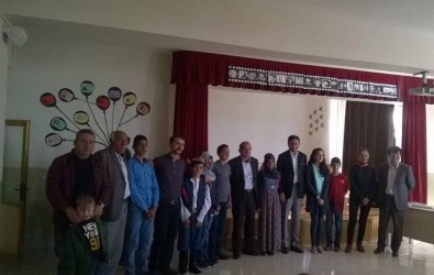 Çıldır'da Ortaokullar Arası Şiir Okuma Yarışması