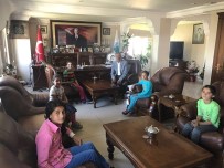 Çocuklar Belediye Başkanından Üst Geçit İstedi