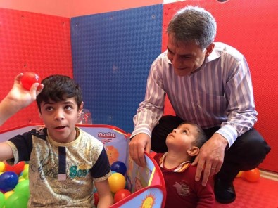Kaymakam Özkan'dan Engelliler Eğitim Ve Oyun Evine Ziyaret