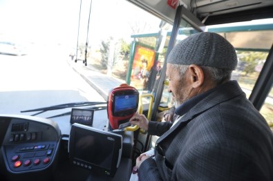 Otobüs Ve Metrolarda '65 Yaş Üstü' Anonsunun Kaldırılması