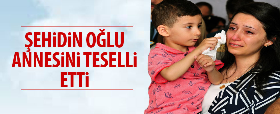 Şehidin oğlu annesinin gözyaşlarını sildi