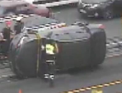 Takla atarak metrobüs yoluna girdi