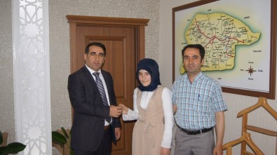 TEOG Birincilerine Kaymakam'dan Ödül