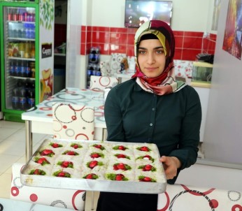 Yozgat'ta Güllaç Tatlısı Sadece Ramazan Ayında Sofraları Süslüyor
