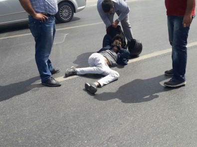 Antalya'da Otomobil İle Motosiklet Çarpıştı Açıklaması 2 Yaralı