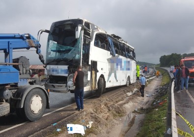 Askerleri Taşıyan Otobüs Kaza Yaptı Açıklaması 49 Yaralı