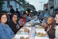 ADEM DALGIÇ - Barbaros Mahallesi Sakinleri Oruçlarını Birlikte Açmanın Mutluluğunu Yaşadı