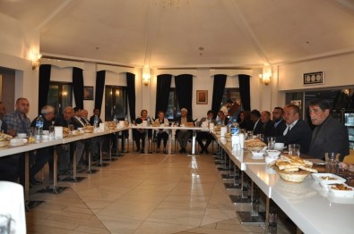Başkan Karaçanta, İftarda Muhtarlar Ve Basın Mensuplarıyla Bir Araya Geldi